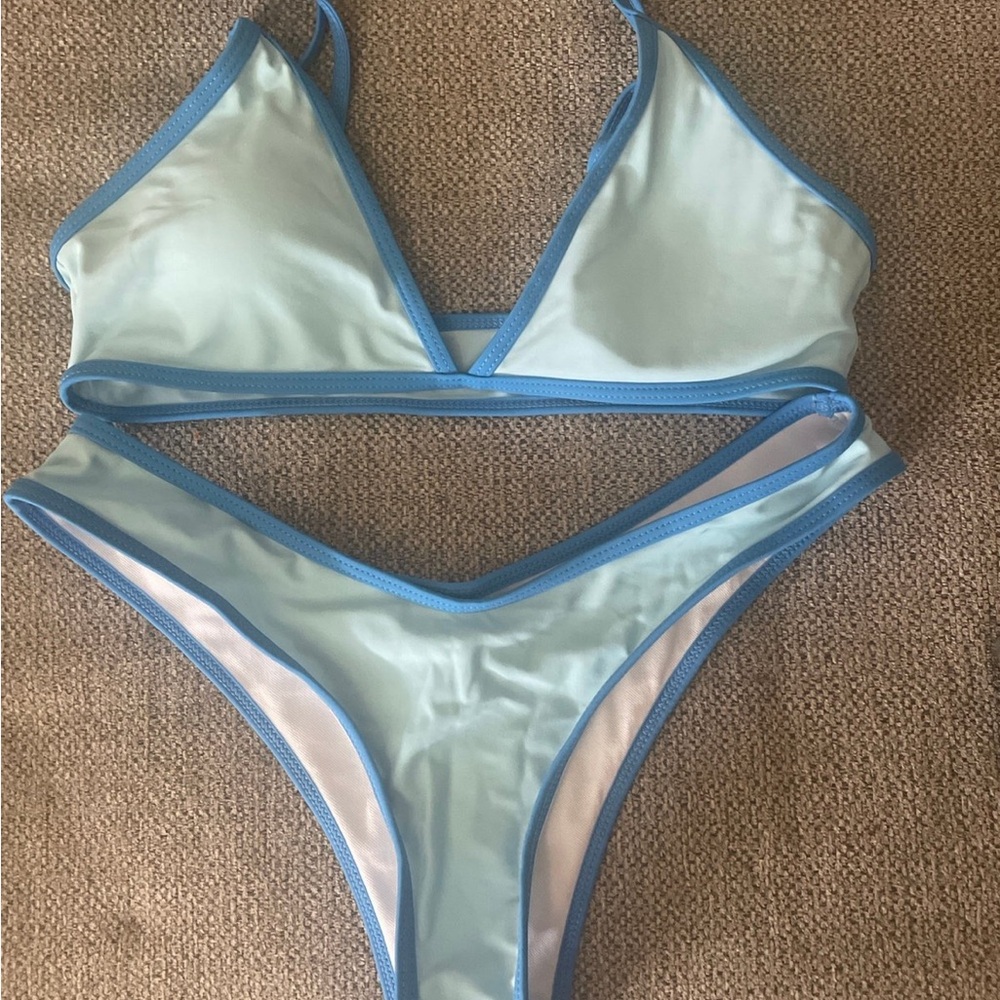 Bikini - Picture 2 of 2